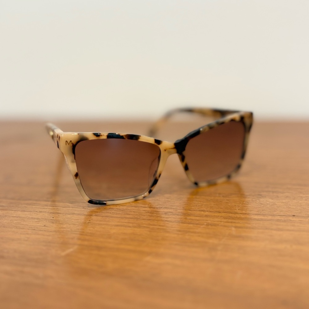machete sally blonde tortoise sunglasses - square cat eye euc